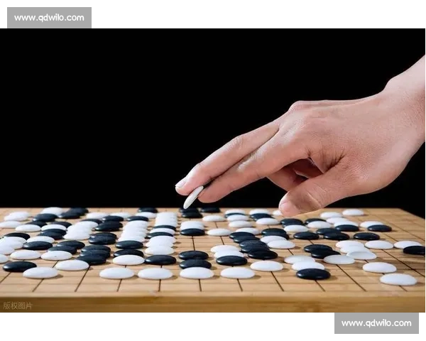 围棋与象棋巅峰对决背后的智慧博弈与文化传承历史思考比较研究